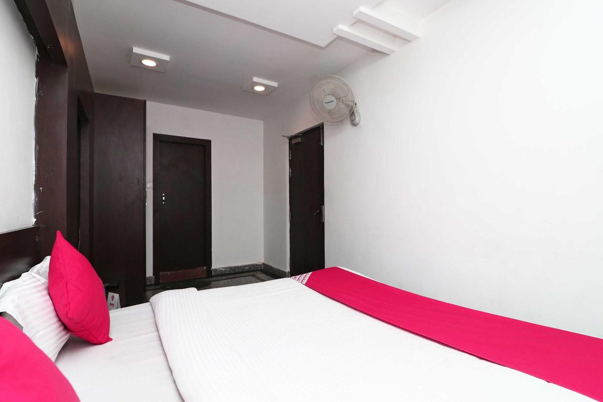 Oyo Flagship Hotel Krishna Chinhat 외부 사진