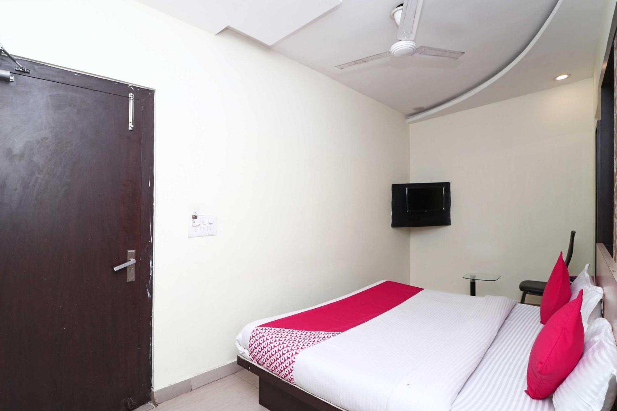 Oyo Flagship Hotel Krishna Chinhat 외부 사진