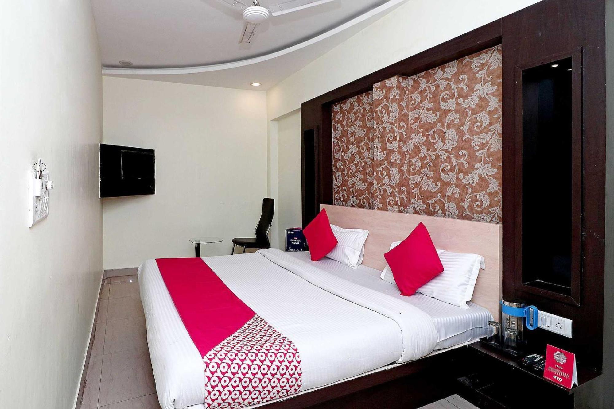 Oyo Flagship Hotel Krishna Chinhat 외부 사진