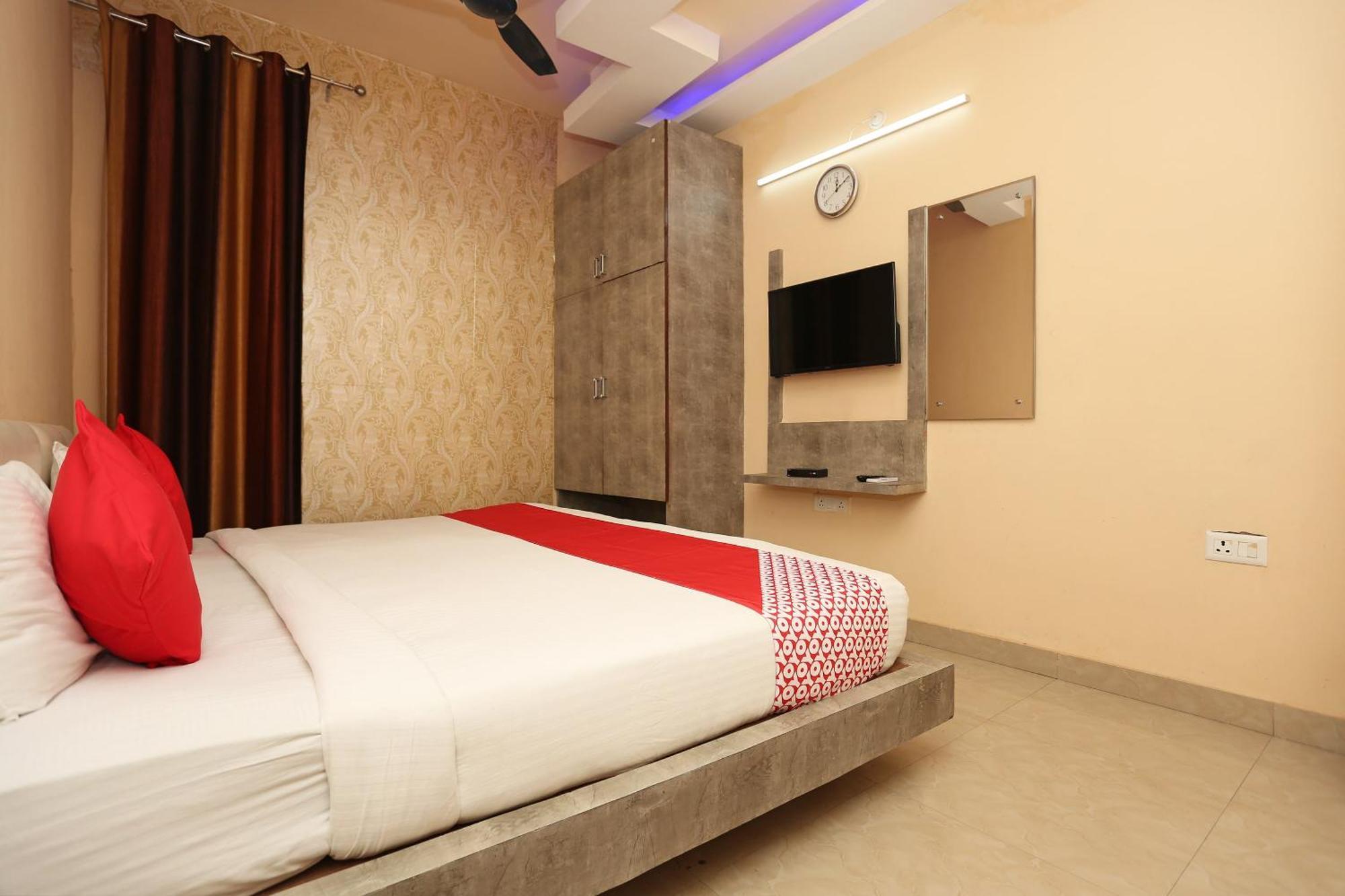 Oyo Flagship Hotel Krishna Chinhat 외부 사진